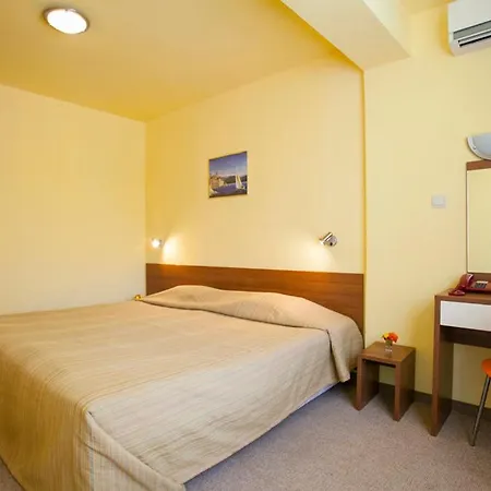 Hotel Strandzha - Free Parking 3*